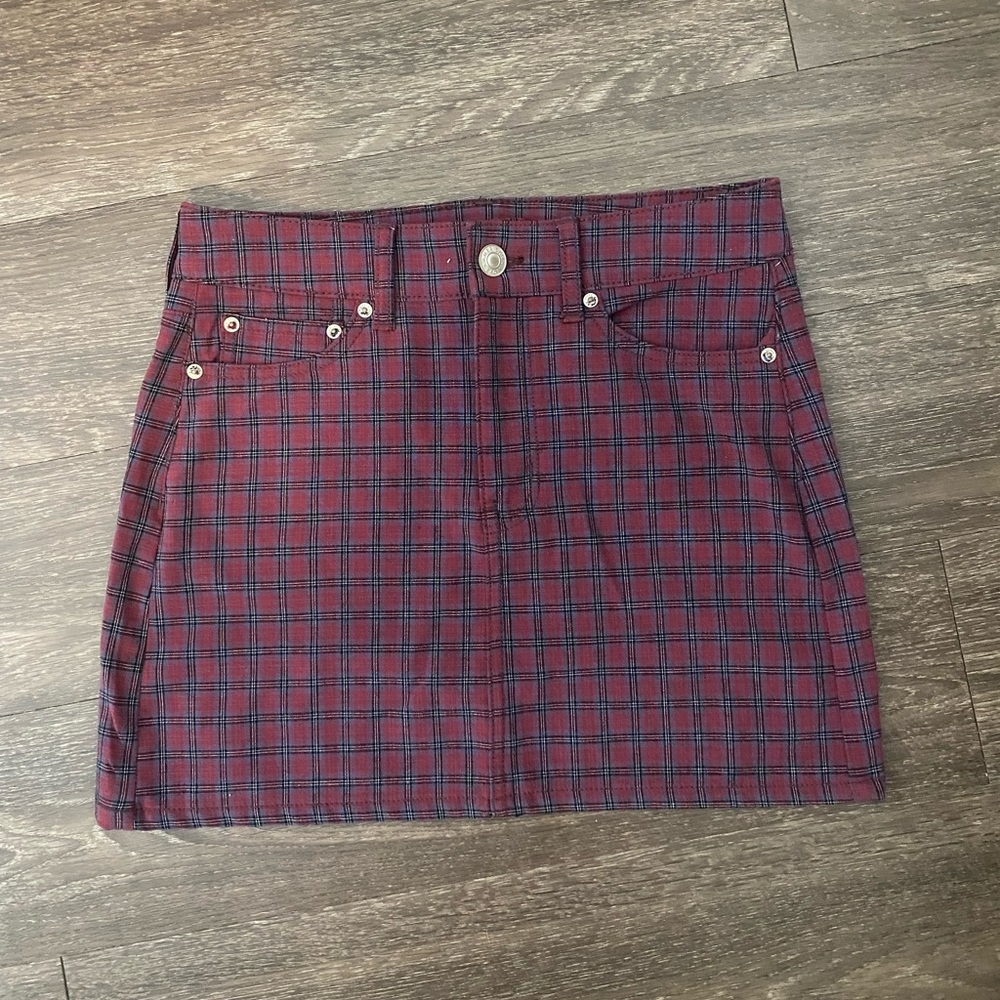 American eagle size 2 fits small skirt. Plaid. NWOT. purple red